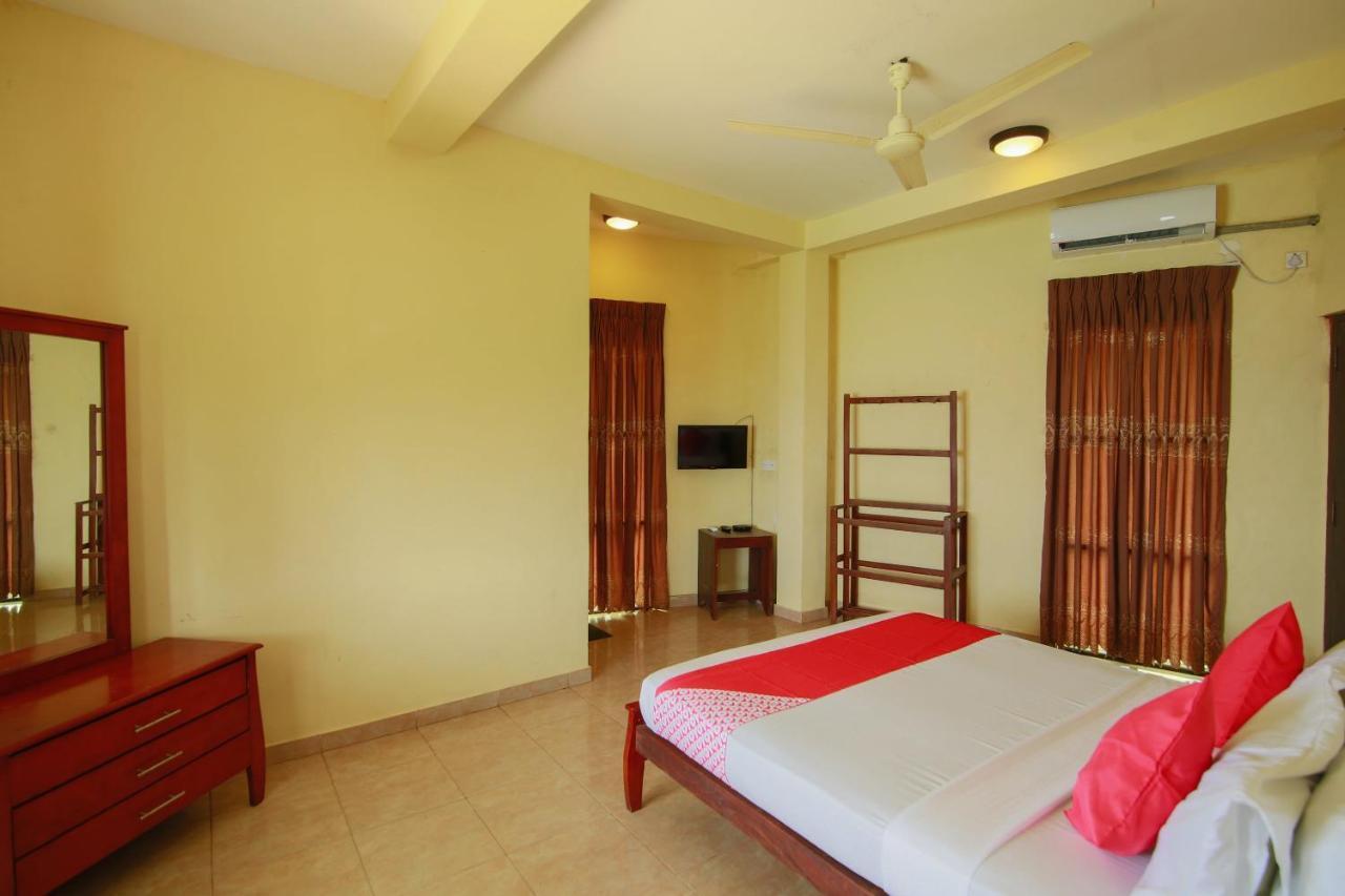 Oyo 553 Polhena Bay Resort Матара Екстер'єр фото
