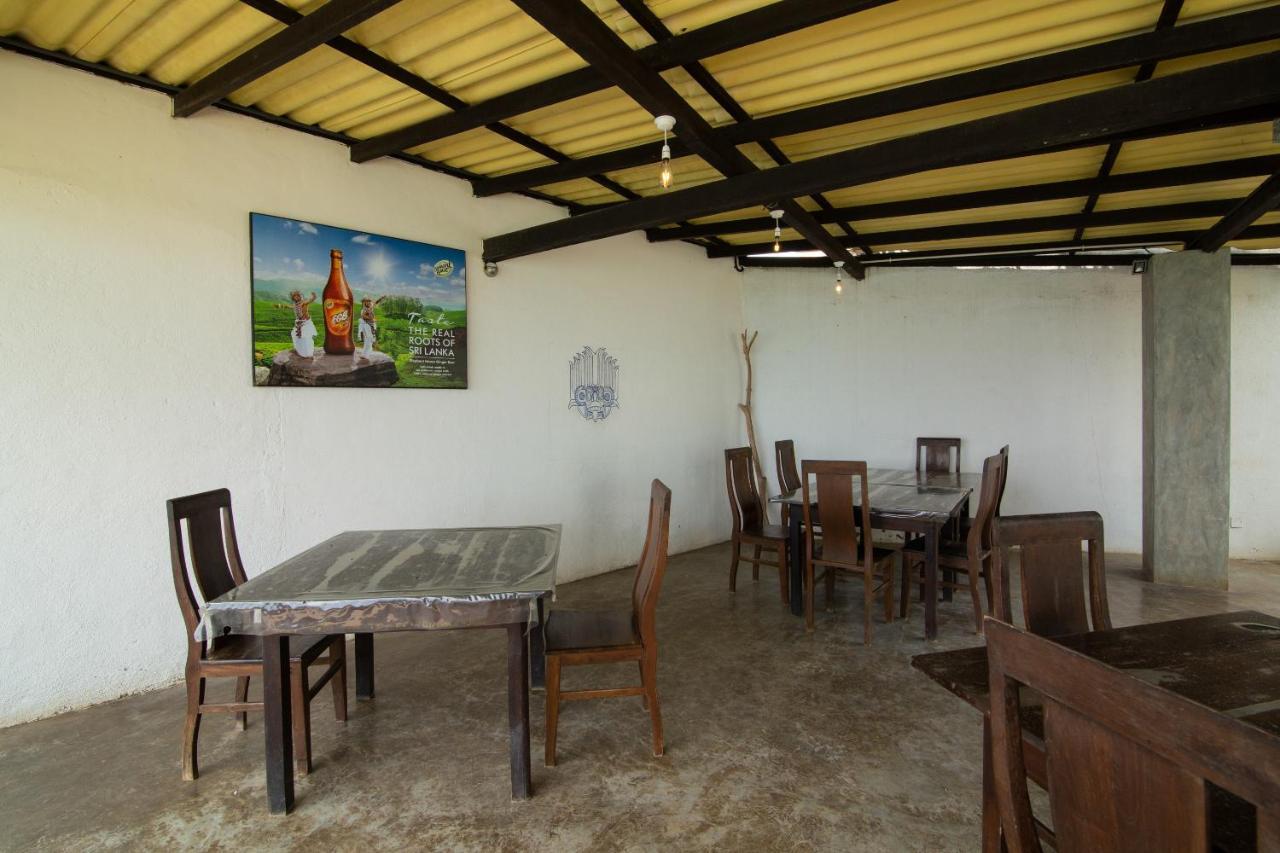 Oyo 553 Polhena Bay Resort Матара Екстер'єр фото